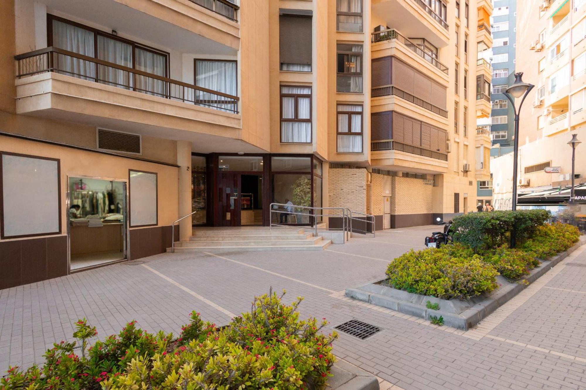 Apartment C36 Elegant 2 Bdr Amazing Views *
